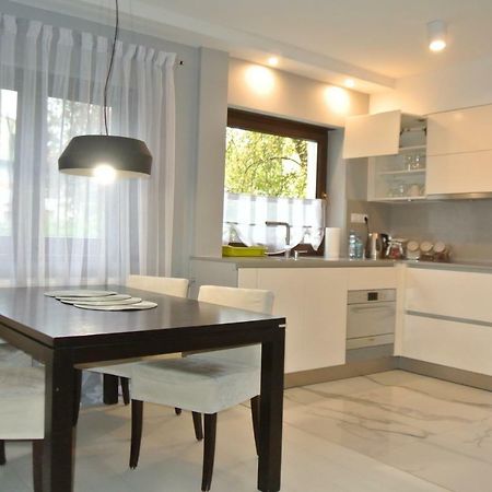 Two-bedroom Apartment Zielona Góra Buitenkant foto
